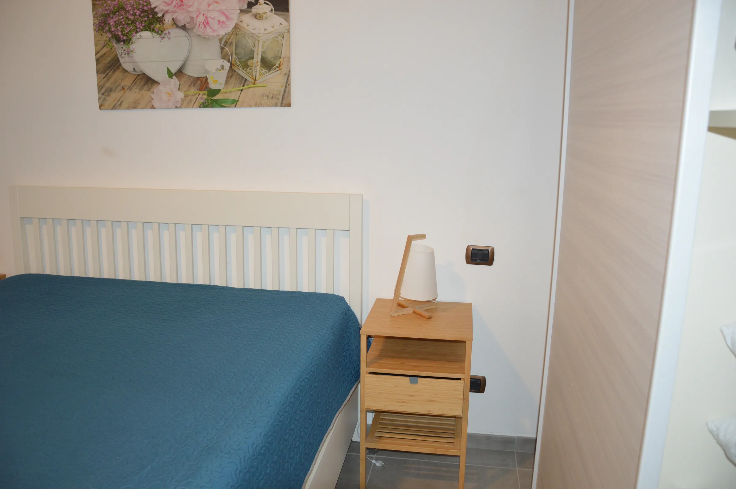 La Master Suite: Comfort Contemporaneo e Dettagli Naturali — Camera Da Letto 1 — foto 15
