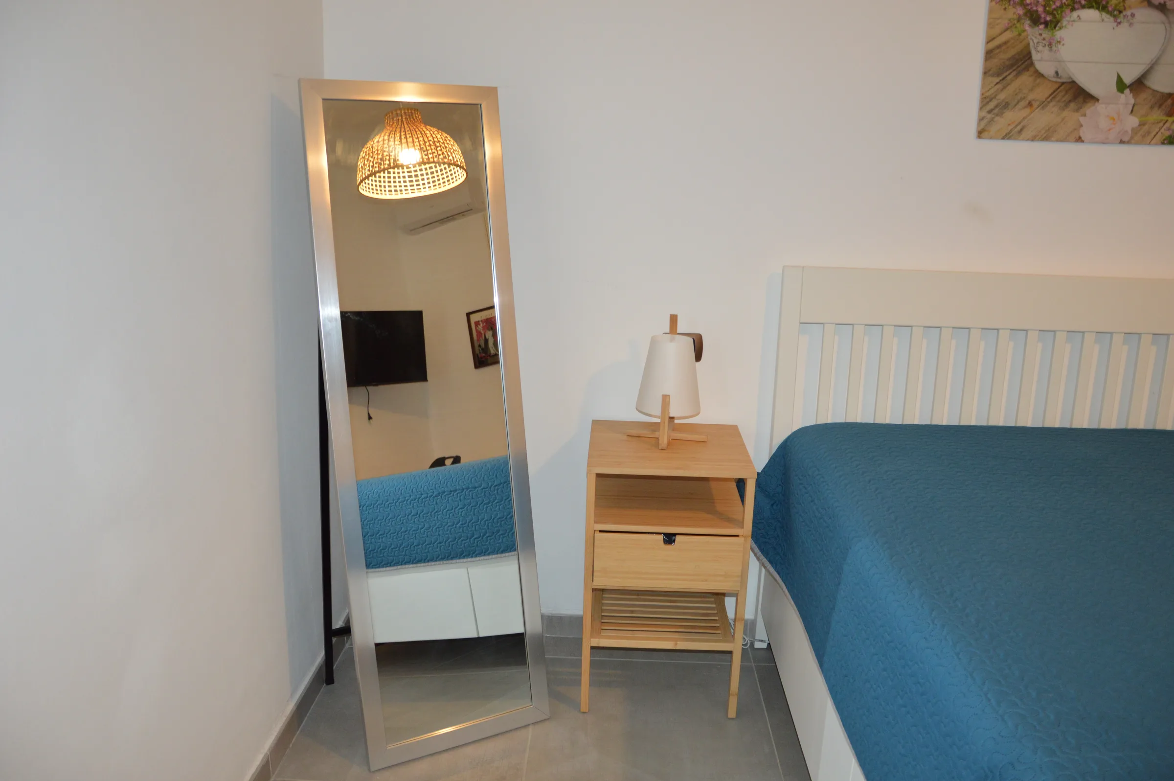 La Master Suite: Comfort Contemporaneo e Dettagli Naturali — Camera Da Letto 1 — foto 14