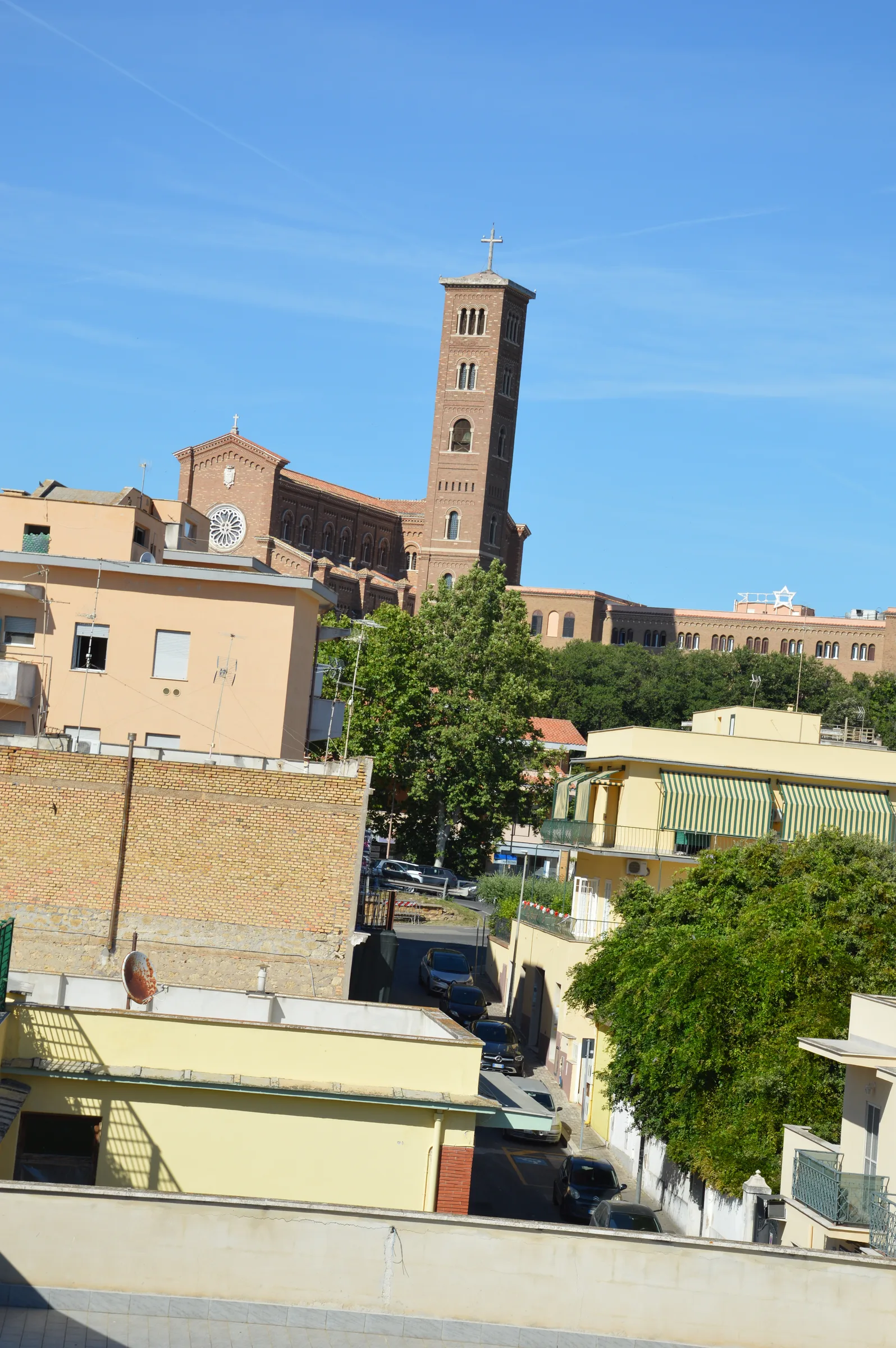Il Rooftop Panoramico: Orizzonti Azzurri, Esclusività e Vista Mozzafiato — foto 2