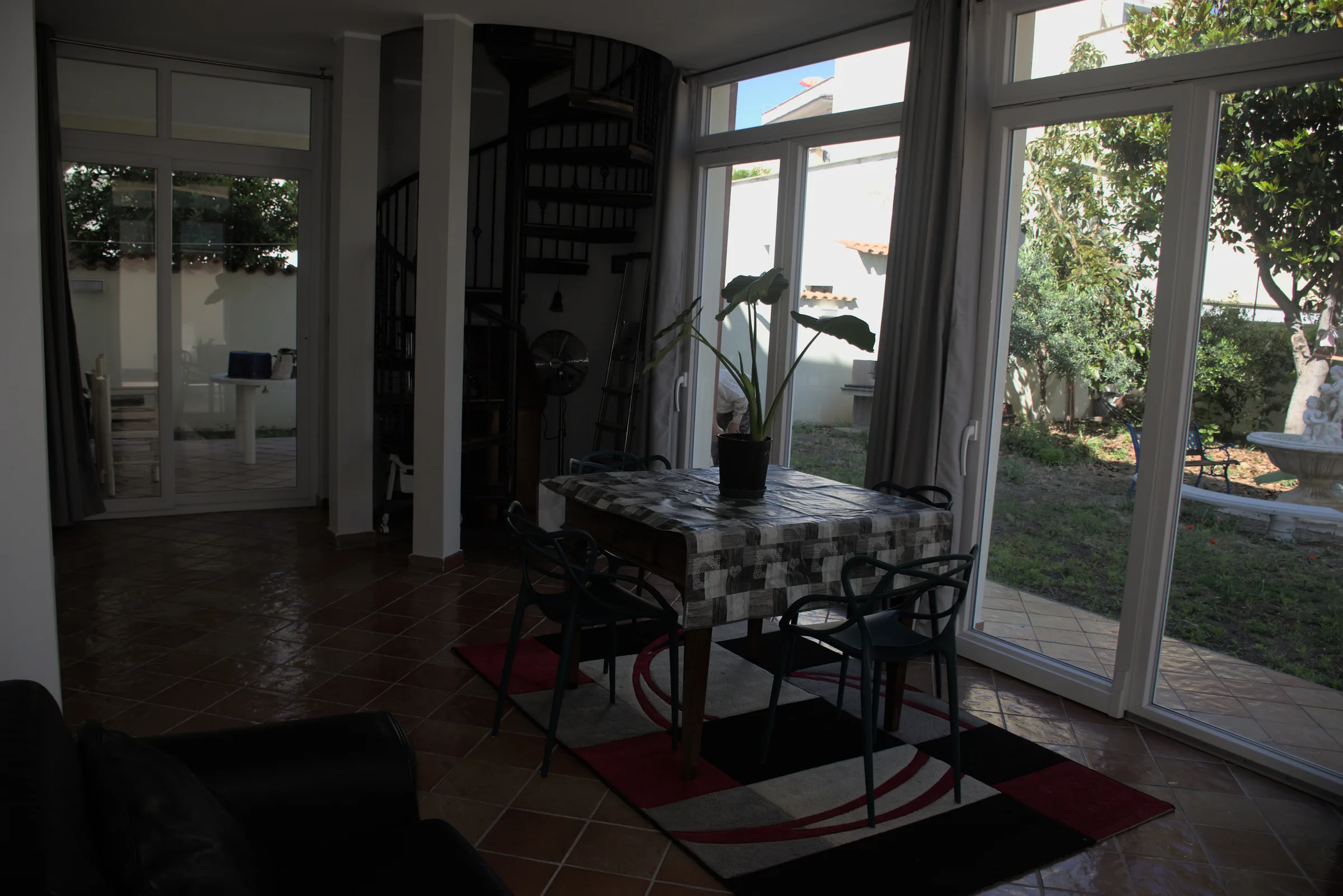 La Zona Living: Luminosità, Spazio e Dettagli d'Atmosfera — foto 13