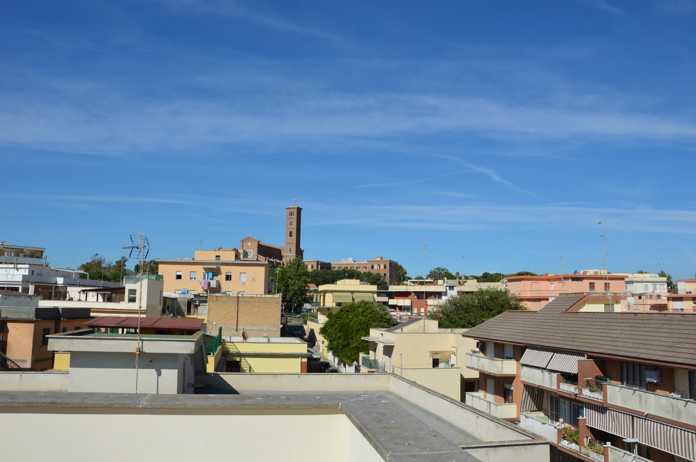 Il Rooftop Panoramico: Orizzonti Azzurri, Esclusività e Vista Mozzafiato — foto 3