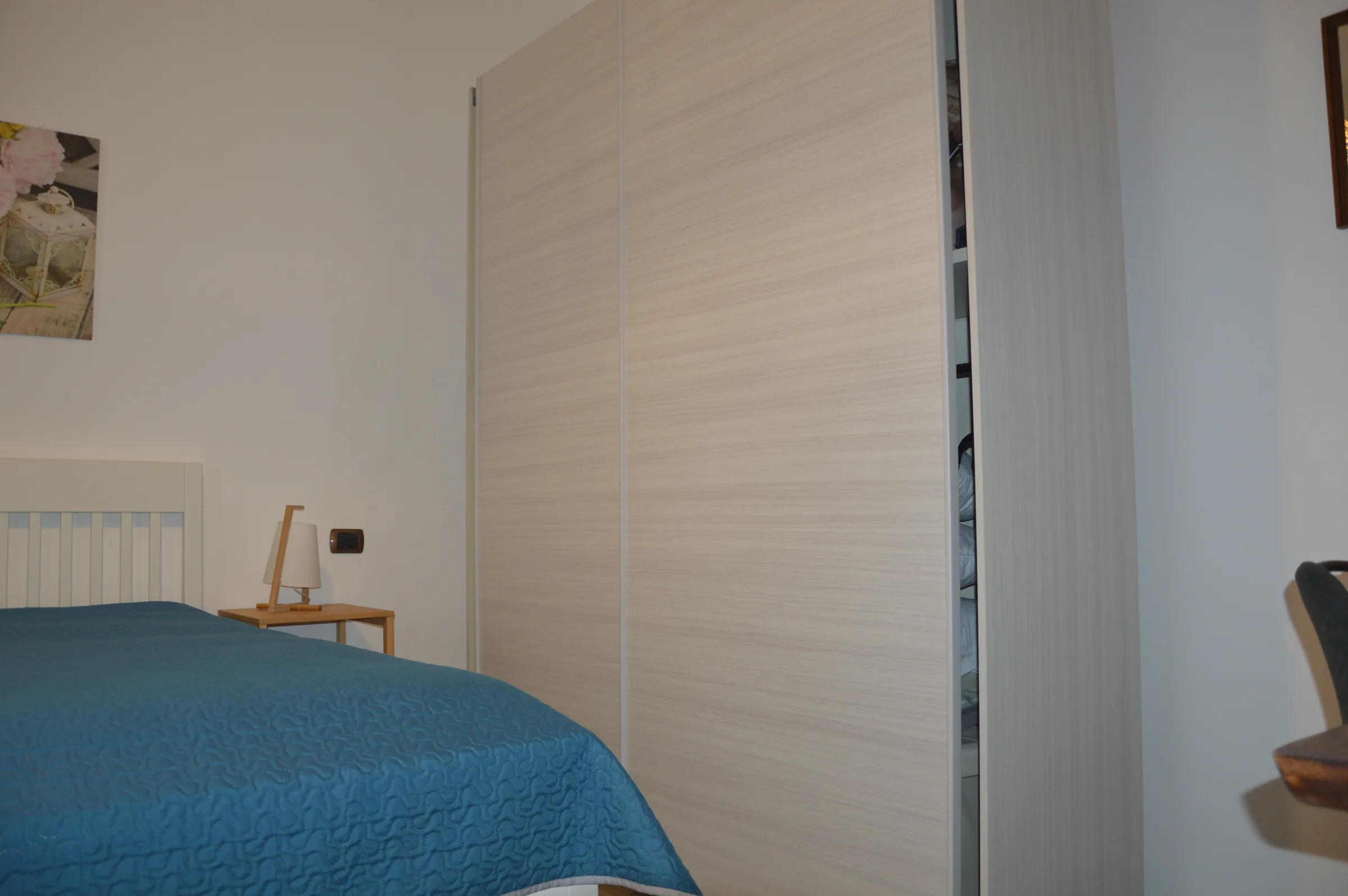 La Master Suite: Comfort Contemporaneo e Dettagli Naturali — foto 7