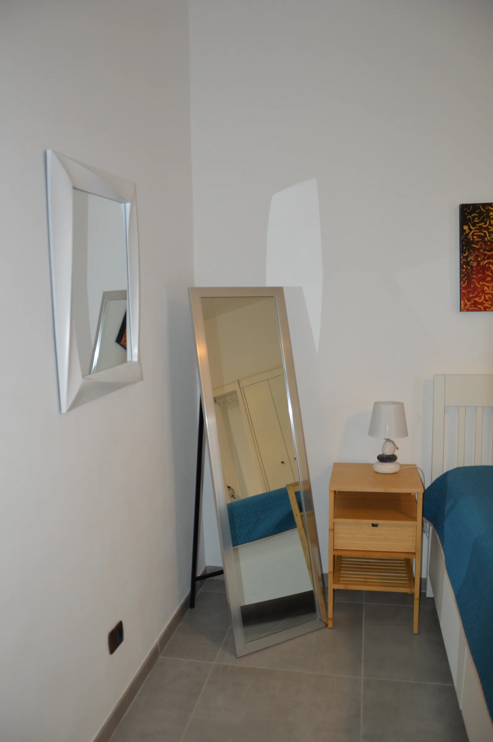 La Master Suite: Comfort Contemporaneo e Dettagli Naturali — Camera Da Letto 1 — foto 12