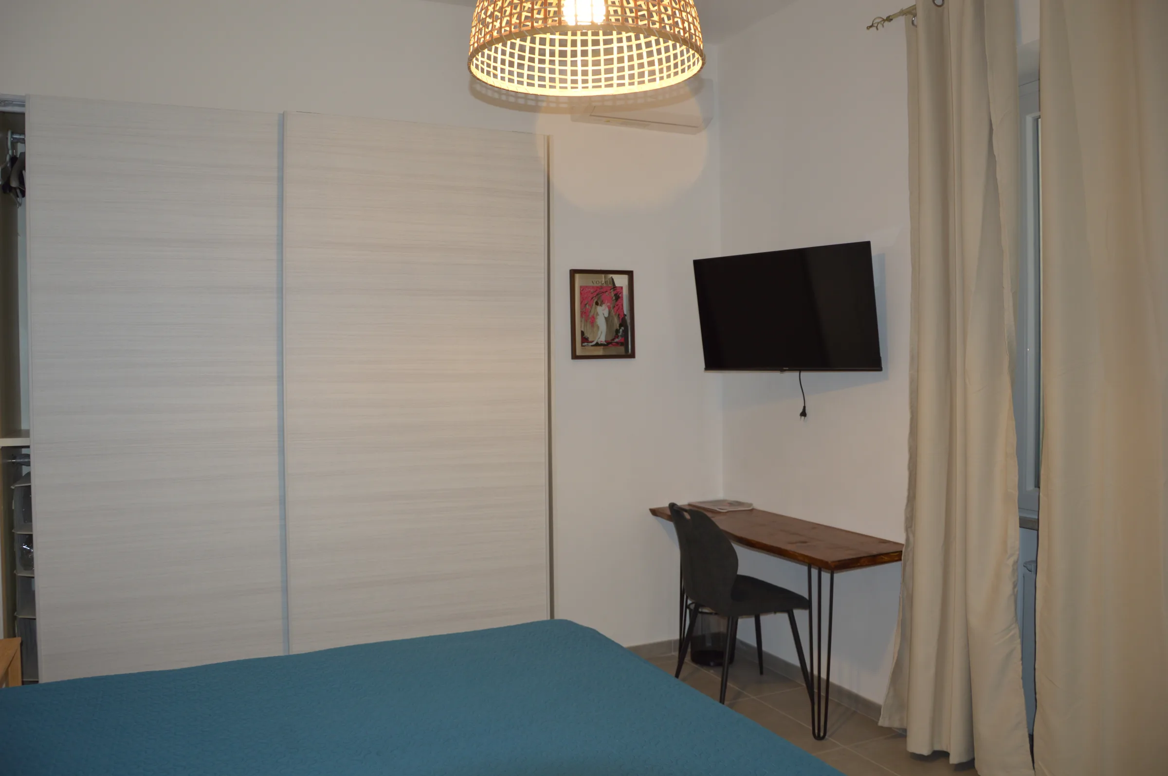 La Master Suite: Comfort Contemporaneo e Dettagli Naturali — Camera Da Letto 1 — foto 9
